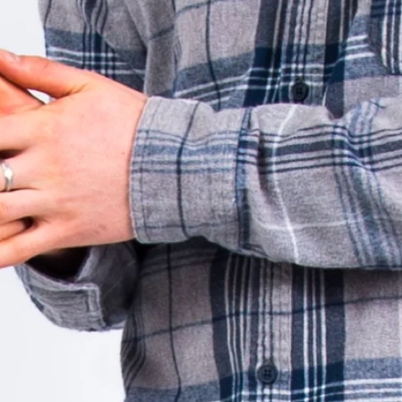 Levi’s size M blue & grey plaid 100% Cotton button up long sleeve flannel shirt - Picture 10 of 16